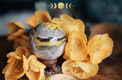 Healing Properties of Bumblebee Jasper: A Crystal for Happiness & Celebration