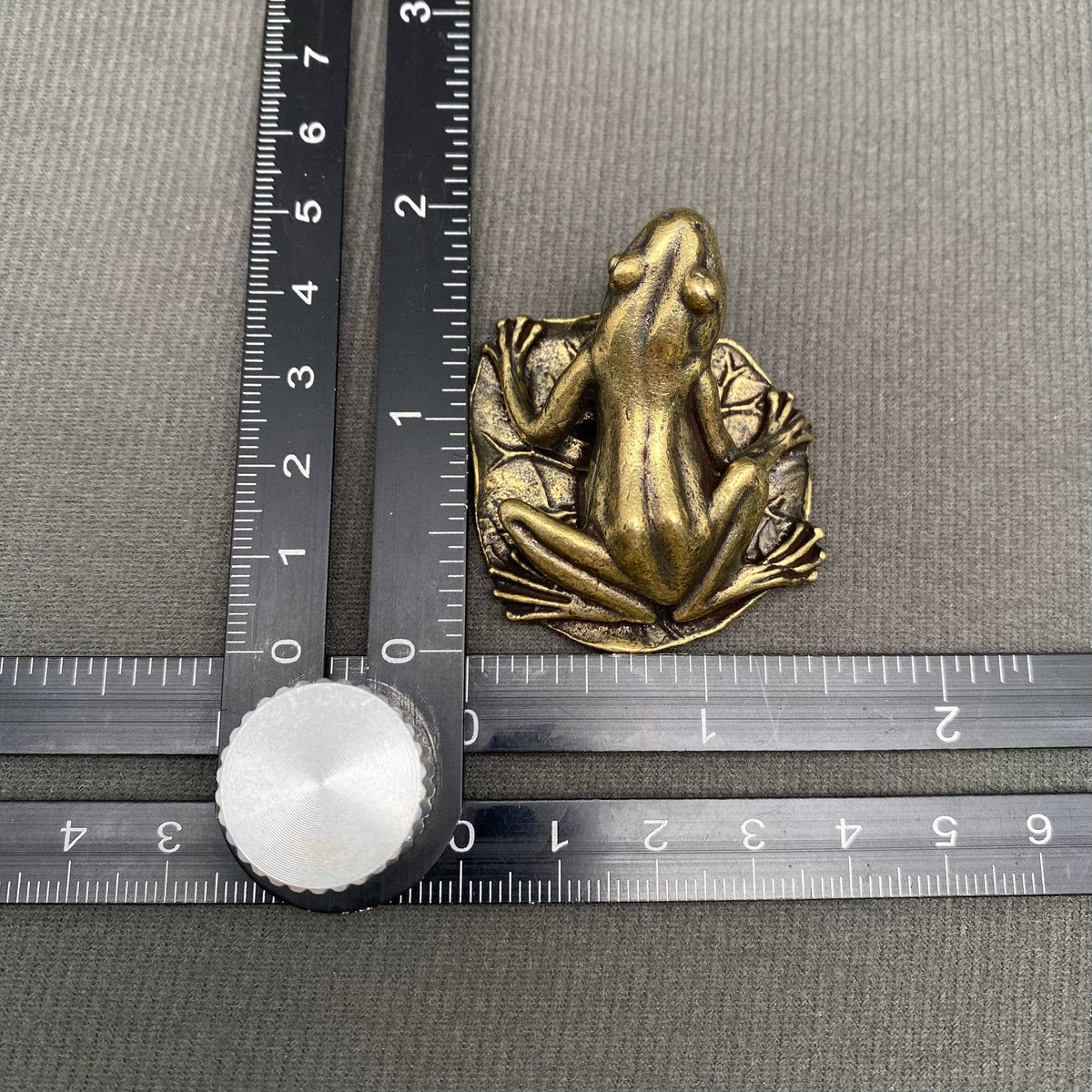 Brass Frog on Lotus Leaf Decoration