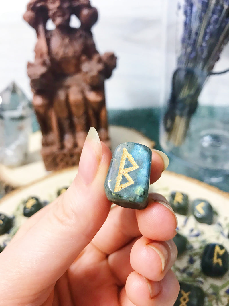 Crystal Elder Futhark Rune Set