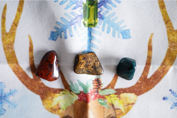 Yule Altar Cloth and Crystal Set