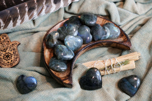 Labradorite Heart Carvings for Spiritual Beauty